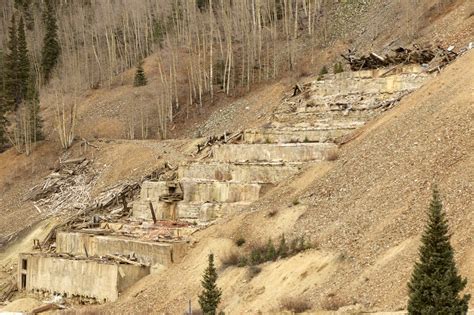 Abandoned Mines in the Western United States - Earthworks