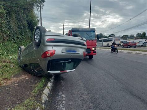 Idosa Fica Ferida Em Capotamento Na BR 116 Em Caxias Do Sul Radio