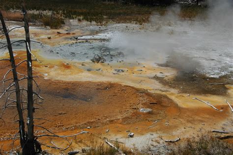 Minute Geyser 10 August 2011 7 James St John Flickr