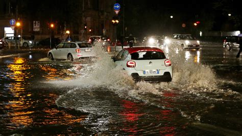 In Arrivo Pioggia E Temporali Rischio Grandine E Allagamenti