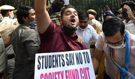 Nsui Stages Protest Over Delhi Govts Directive To Du Colleges Over Pending Pay Of Employees