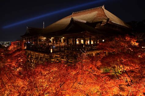 Kiyomizu-dera temple in Kyoto (Japan) at night : pics
