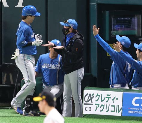 【日本ハム】鼻骨骨折の伏見寅威が「さちとら」dayに反撃弾「勝つぞ！」「寅威さん」 プロ野球写真ニュース 日刊スポーツ