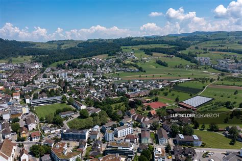 Luftaufnahme Baar Zugerstrasse Luftbilderschweiz Ch