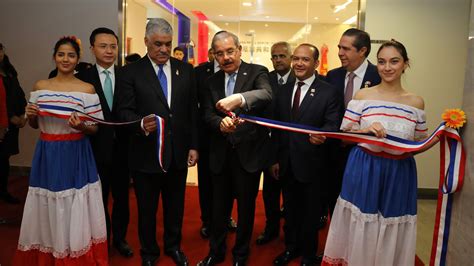 Danilo Medina inaugura Embajada República Dominicana en República