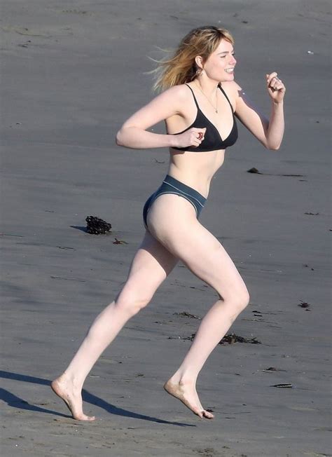 Lucy Boynton Sexy Pale Skinned Redhead In A Bikini 17 Photos The Fappening