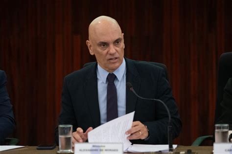 Moraes se declara impedido de julgar recursos sobre injúria em Roma