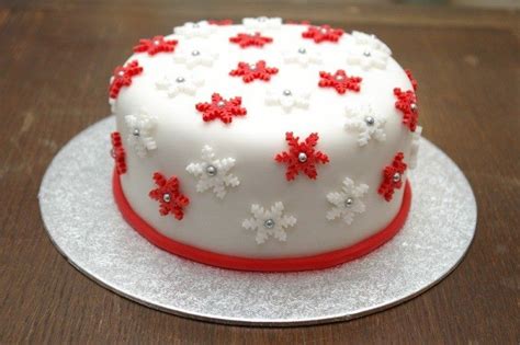 Royal Icing Simple Christmas Cake Designs - Ronald Hall Bruidstaart