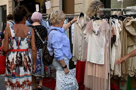 Tanti Piacentini A Caccia Di Affari Per Lo Sbaracco In Via Cavour