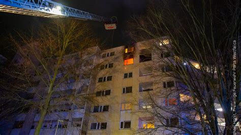 17 01 2022 Zimmerbrand In Hochhaus 1 Verletzter Freiwillige