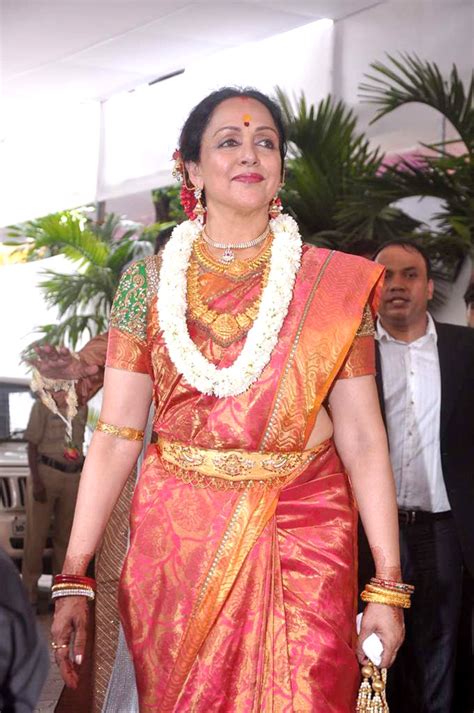 File:Hema Malini at Esha Deol's wedding at ISCKON temple 20.jpg - Wikimedia Commons