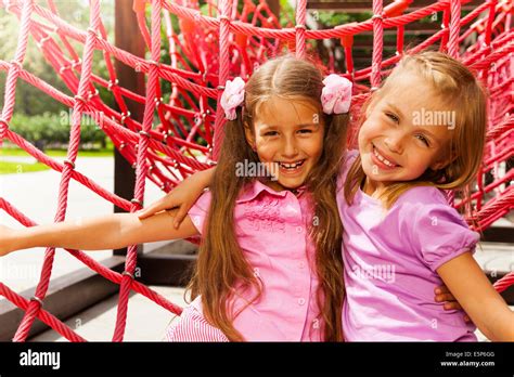 Seil Am Spielplatz Fotos Und Bildmaterial In Hoher Auflösung Alamy