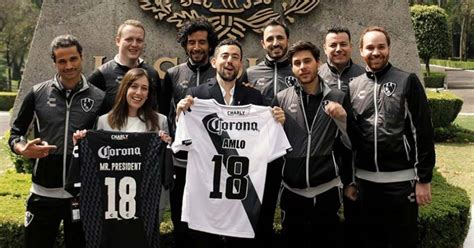 Club de Cuervos ya tendría amarrado al primer entrenador de su historia