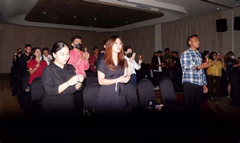 Rayakan Natal Grand Mercure Malang Mirama Lakukan Giat Choir Bersama