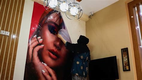 Taliban Shut Afghanistan Beauty Salons, Rare Women’s Public Spaces