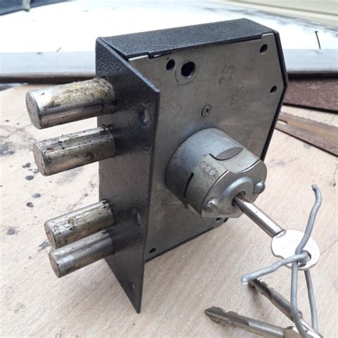 Выбираем замки внутренние для гаража