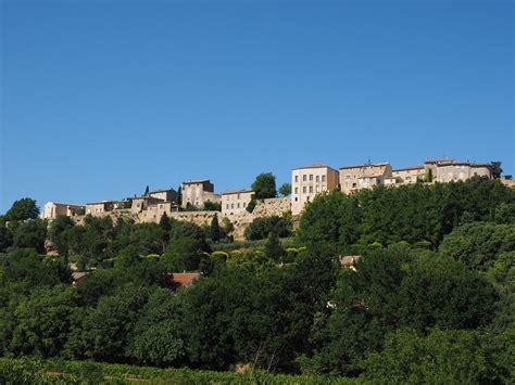 The most beautiful villages in Provence to take amazing couples pictures