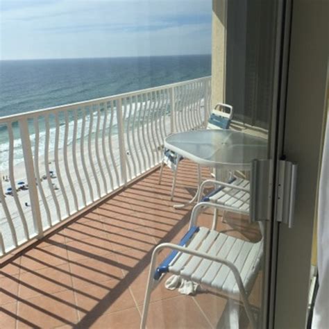 Spacious Oceanfront Condo, large Balcony and Panoramic View