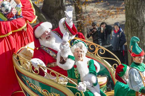 See Iconic Photos From The Macys Thanksgiving Day Parade Exclusive