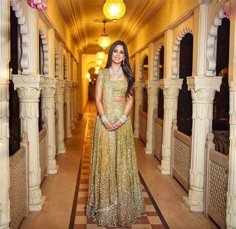 Here's What (& Who) Isha Ambani Wore At Each Of Her Wedding Functions! | WedMeGood