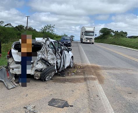 Homem morre em acidente entre três carros e carreta na BR 423 em