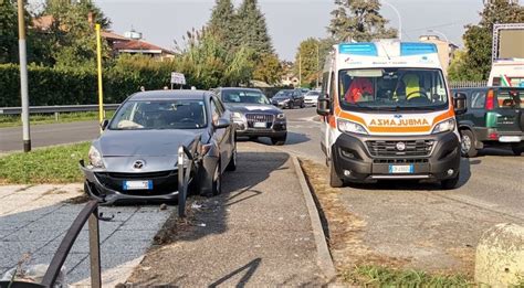 Impressionante Incidente Tra Due Auto A Pozzo D Adda Coinvolti Anche