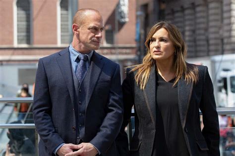 See Photos Of Olivia Benson And Elliot Stabler Over 25 Years Nbc Insider