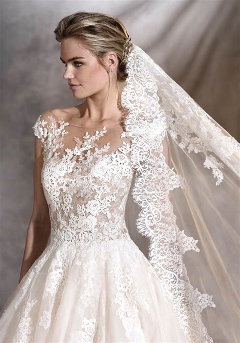 Pronovias V 2877 Long Wedding Lace Veil Designer Bridal Room