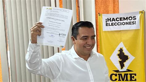 Jesús Nava recibe constancia de mayoría que lo acredita como alcalde