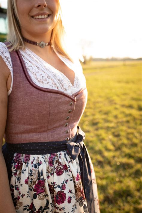 Dirndl ALINA Beere Blau Chiemgau Trachten Bad Endorf