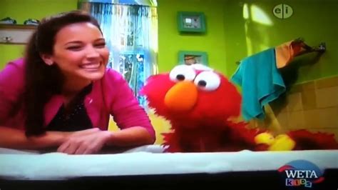 Sesame Street Elmos Bath Time Youtube