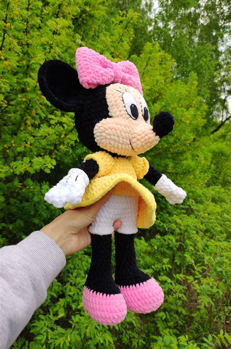 Minnie Mouse Amigurumi Free Pattern