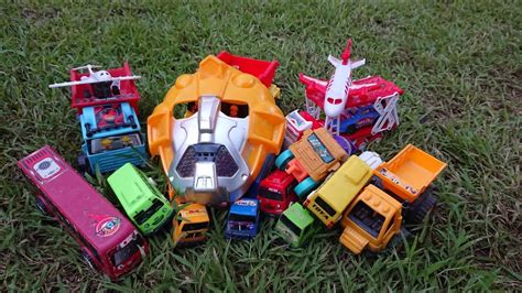 Menemukan Mainan Mobil Truk Tangki Bulldozer Truck Truk Molen Ultraman