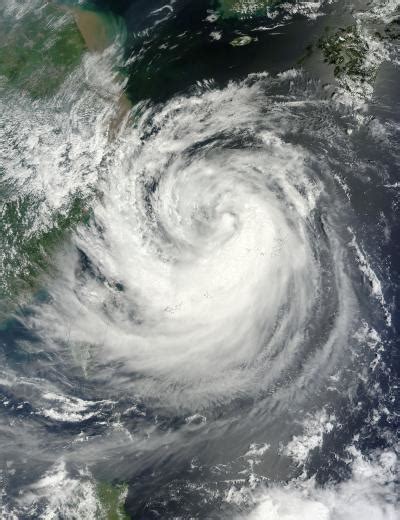 NASA sees Typhoon Haikui approaching China in visible and infrared light