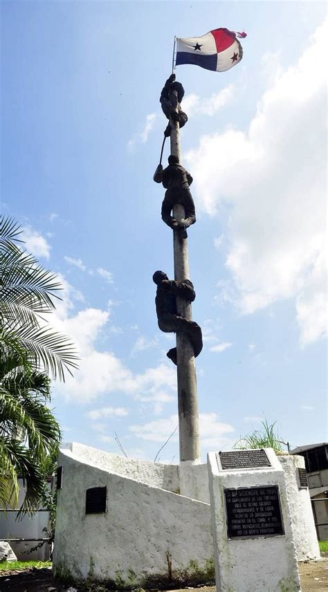 Monumento A Los M Rtires Del De Enero De Asesinados Por El