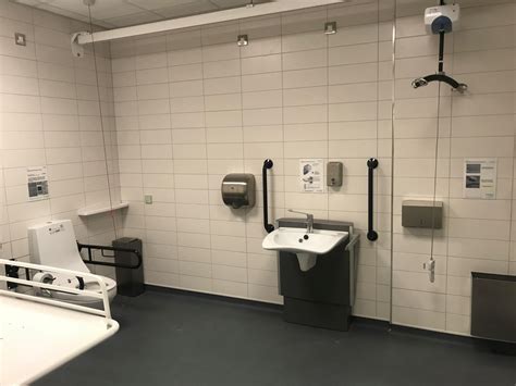 Bus Route Guide to Belfast Lanyon Place Station 26