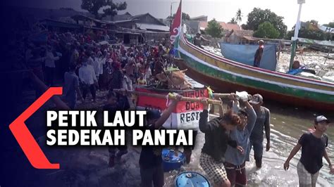 Warga Puger Jember Menggelar Ritual Petik Laut Untuk Mendapat