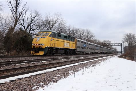 CNW Northwest Line Metra 90 The CNW Heritage Unit Shoves U Flickr