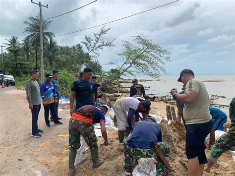 Lanal Dabo Singkep Kerja Bakti Bersama Masyarakat Kebun Nyiur Perkuat