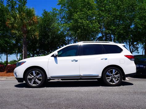 Pre Owned Nissan Pathfinder Platinum Fwd D Sport Utility