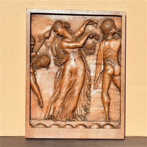 ANCIEN BAS RELIEF EN bois sculpté représentant une scène de personnages