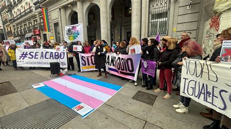 Votar Al Psoe Es Votar Transfobia Concentraci N Frente Al Ministerio