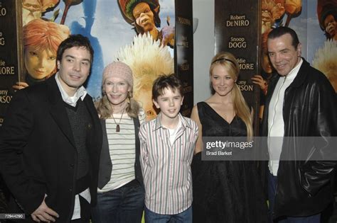 Jimmy Fallon Mia Farrow Freddie Highmore Jewel And Chaz News Photo Getty Images