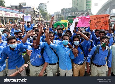 Dhaka Bangladesh November 20 2021 Students Stock Photo 2077997032