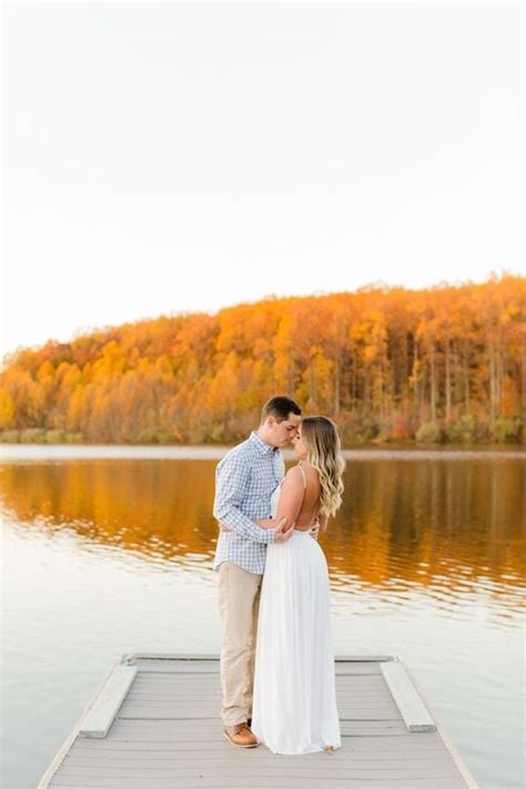 Romantic Fall Engagement Photos For Fall Lovers