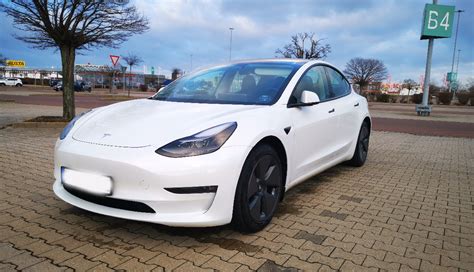 Elektroauto Bestseller Platz 2 Tesla Model 3 Gefragt Teslamag De