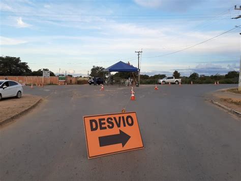 Barreira sanitária 24h na entrada da cidade equipe de profissionais