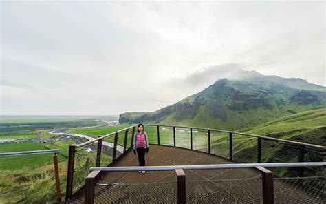 Iceland's Curtain Waterfall: Skogafoss