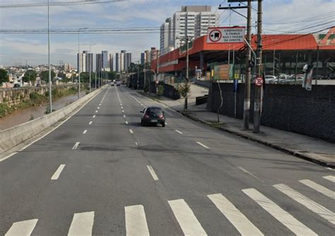 Acidente Entre Autom Vel E Moto Deixa Homem Ferido Na Avenida Do Estado