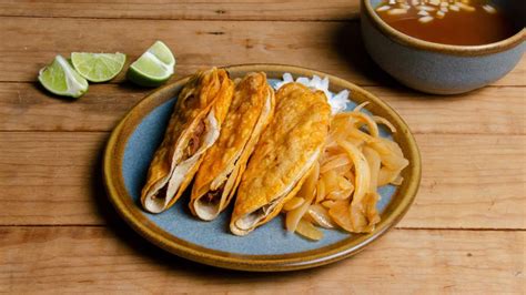 Cómo hacer Tacos Dorados fácil en 6 pasos Paulina Cocina